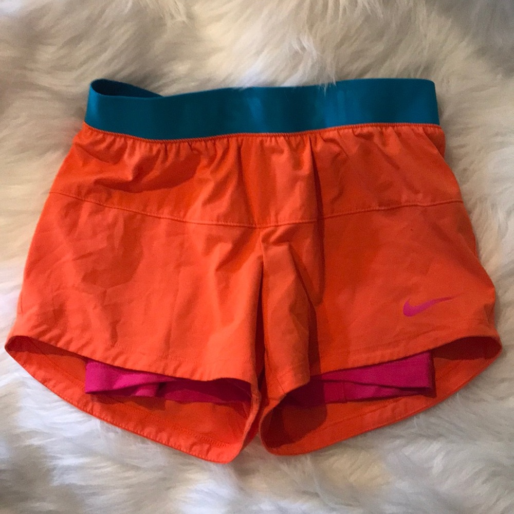 Nike running shorts in bright colors - Picture 5 of 5